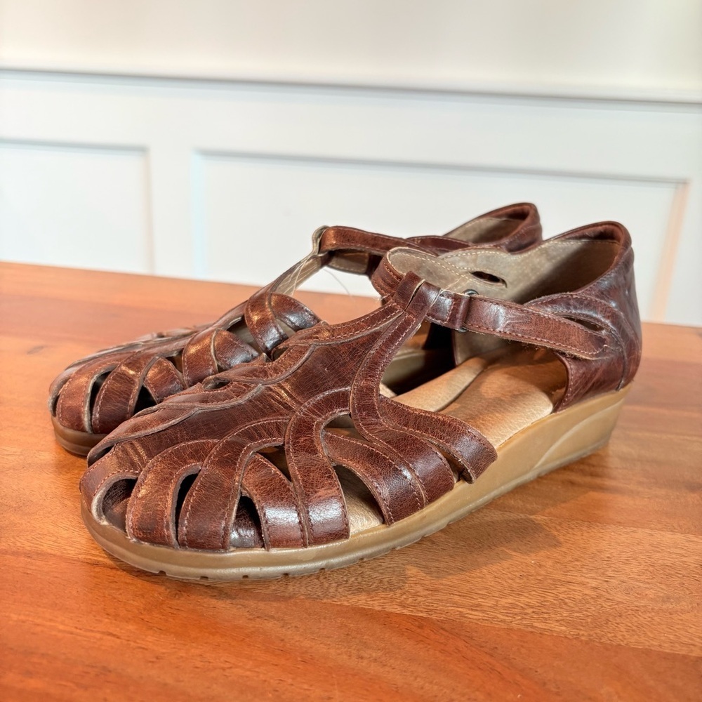 BeautiFeel Brown Leather Strappy Wedge Sandals
